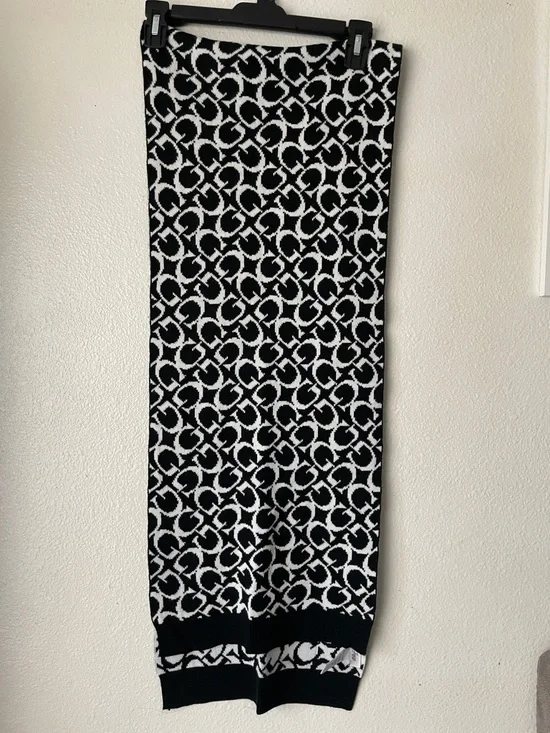 Guess women’s Scarves
