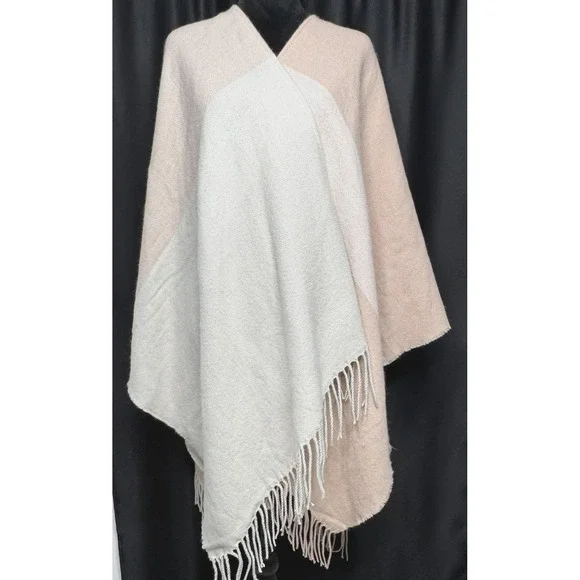 SOIA & KYO Poncho Womens One Size Beige Cream Colorblock Fringe Wrap Shawl NWT