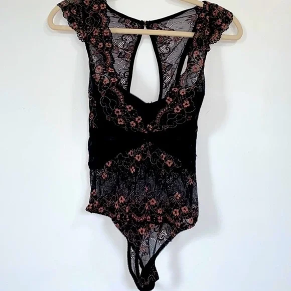 Sophie B. Floral Bodysuit. Size Small