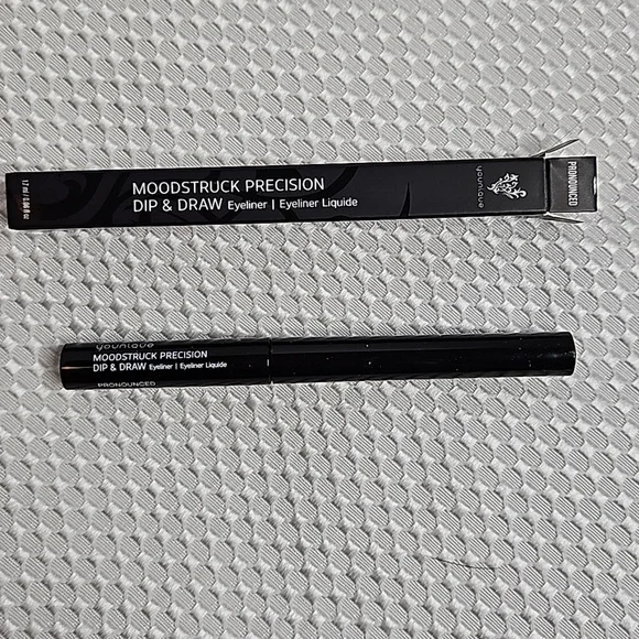 MOODSTRUCK DIP AND DRAW EYELINER IN PRONOUNCED NIB-PURPLE SHADE