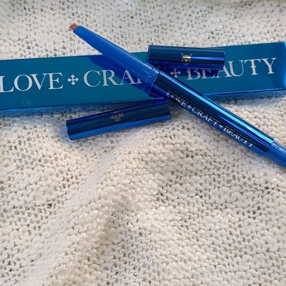 LOVE💠CRAFT💠BEAUTY Retractable Lip Liner + Brush in Space Bae, 0.23g/0.0