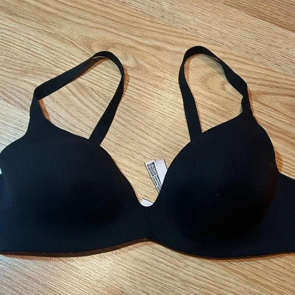 Victoria's Secret T-Shirt Bra Black Wireless Lightly Lined Seamless 34C