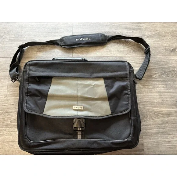 Targus 17” Blacktop Deluxe Laptop Case‎ w/ Dome Protection Softside Brief Case