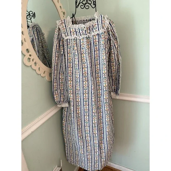Lanz Of Salzburg Sz S Red Blue Hearts Stripes Floral Eyelet Flannel Nightgown