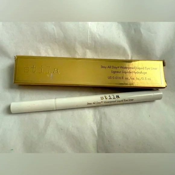 Stila All Day Waterproof Liquid Eyeliner in Snow