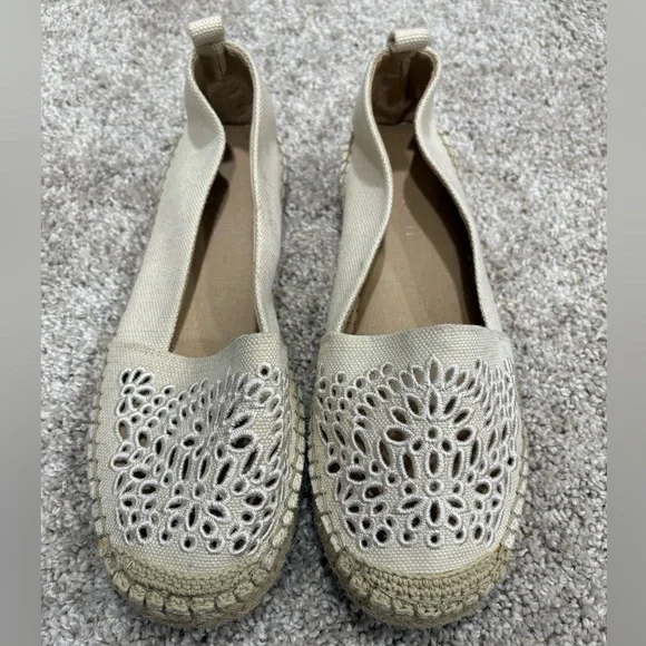 Kelly & Katie Cream Eyelet Espadrille Size 9