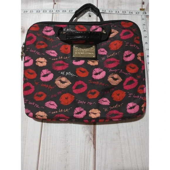 Betseyville Betsey Johnson Laptop Bag Womens Large Pink Red Kiss Lips Print Case