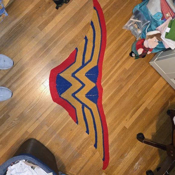Red and Gold‎ Wing-Shaped Knit Shawl