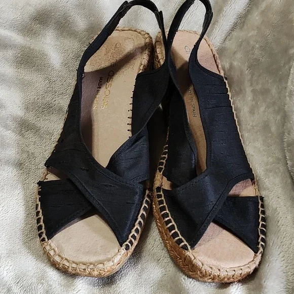 Andre Assous wedges/espadrilles sandales black size 8