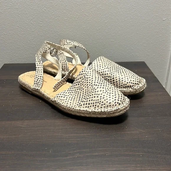 Time and Tru black and cream espadrille 7.5