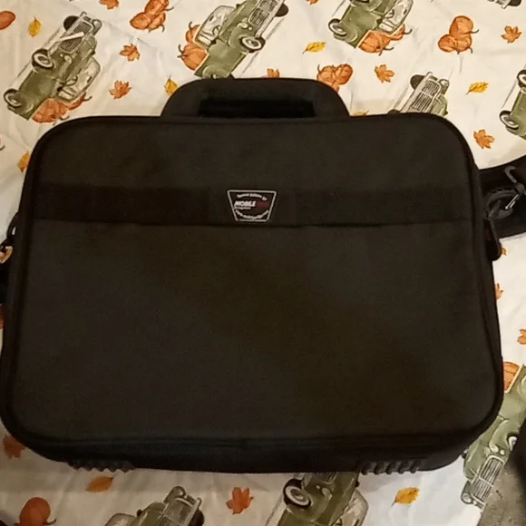 Mobile edge corporate laptop briefcase