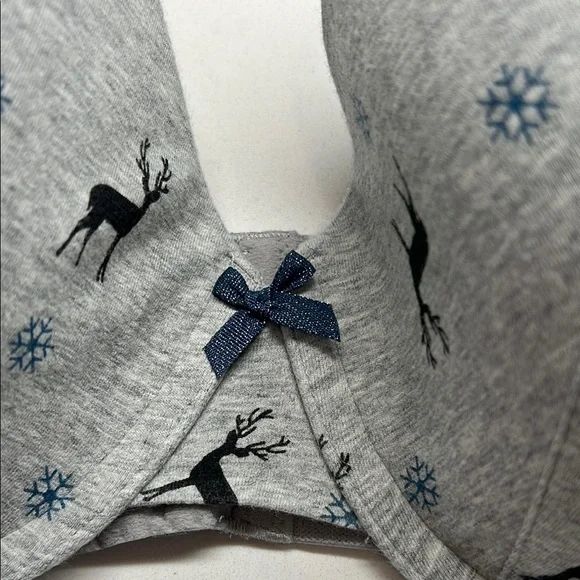 Cacique Cotton T-Shirt Underwire‎ Bra Gray w/ Reindeer and Snowflake Print 42D