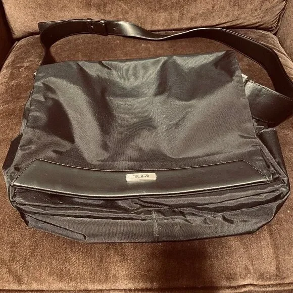 XLNT Tumi Ballistic Nylon Crossbody Laptop Messenger Travel Bag Leather Trim