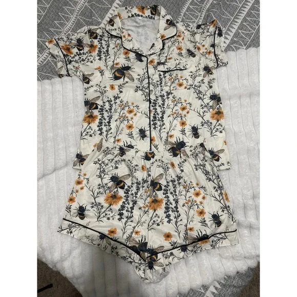 Bumblebee Floral Pajama Set Womens Large Short Sleeve Button Down Shorts Cream