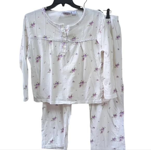 Country Store, White With Purple Bouquets Of Flowers Print Cropped PJ Set. XL