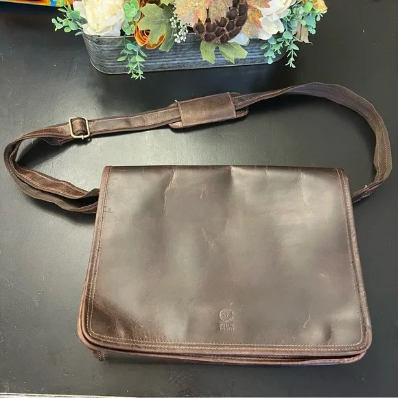 RUSTIC TOWN Brown LEATHER MESSENGER BAG Briefcase Computer LAPTOP BAG