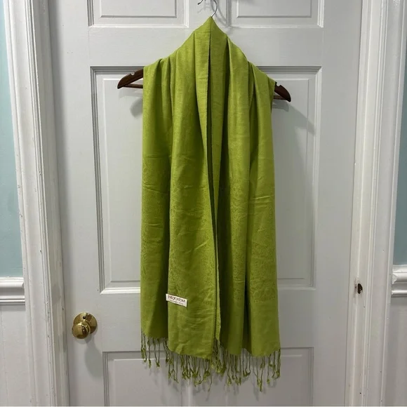 Pashmina Women’s Scarf 70% Pashmina 30% Silk Green With Fringe EUC