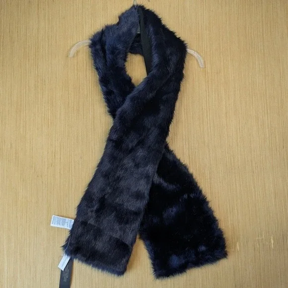 Banana Republic Navy Blue Faux Fur Scarf Pull Through Stole NWT
