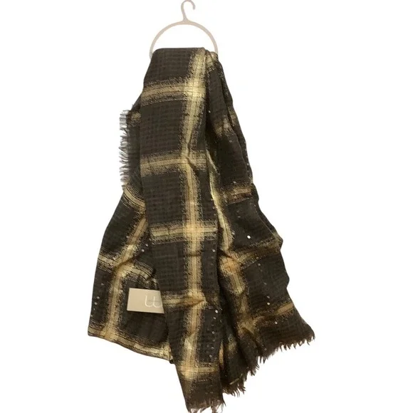 Plaid Scarf with Metallic Gold Thread and Fringed Edges -‎ Fashion Accessory