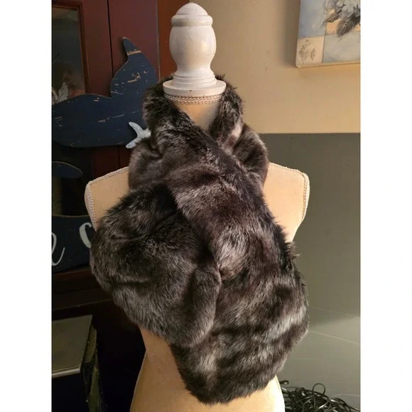Rachel Zoe Brown Grey Faux Fur Pull Through Scarf Satin Lined Variegated Wrap