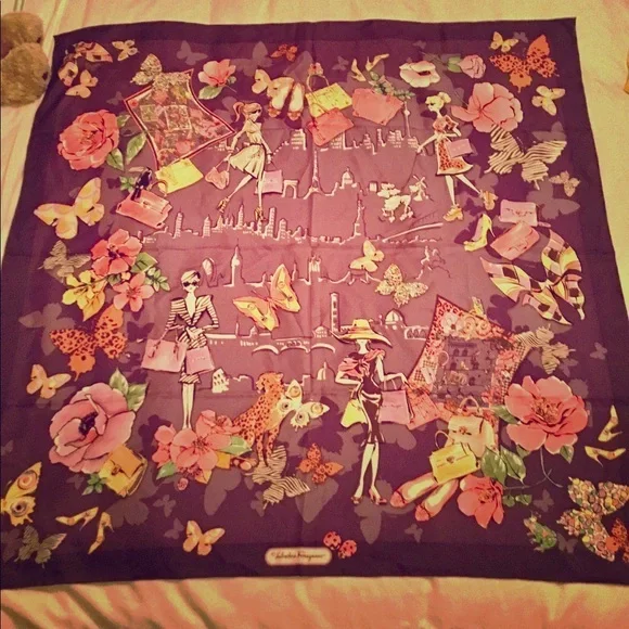 NWOT Salvatore Ferragamo LE 💯% Italian Silk Scarf