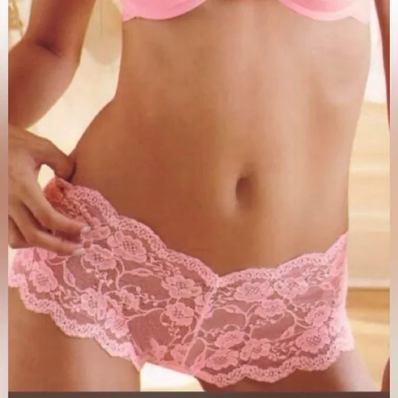 Victoria’s Secret Vintage Rose Pattern Lace‎ Tanga Panty Powder Pink size M