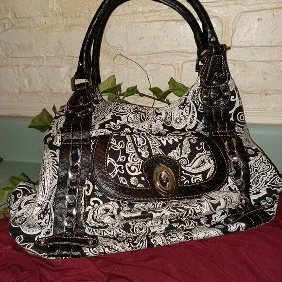 WILSONS LEATHER CO. PURSE BUY IT NOW ONLY