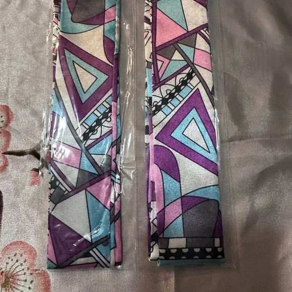 Geometric Patterned twilly set