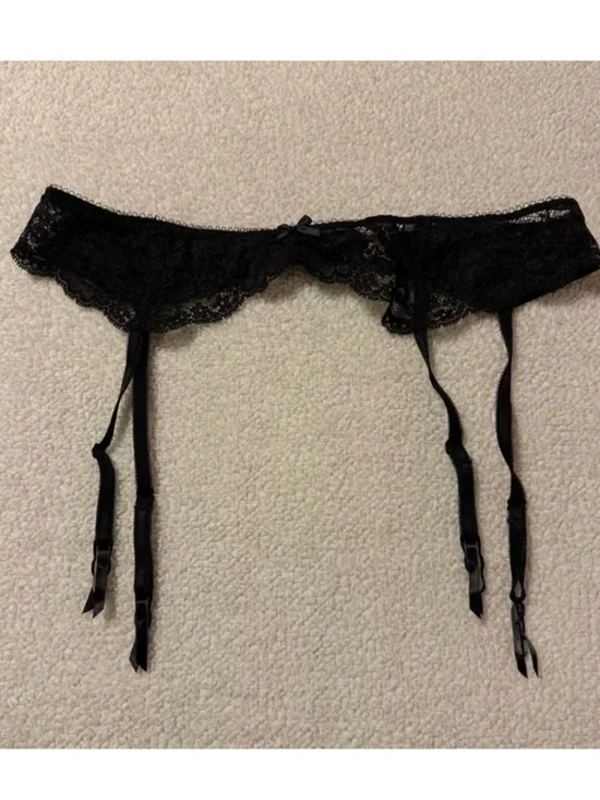 Victoria’s Secret Dream Angels Black Lace Garter Belt