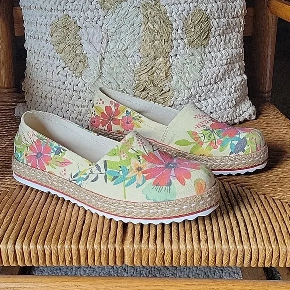 Goby canvas, floral, espadrille clogs/loafers, size 8.5-9 (39EU)