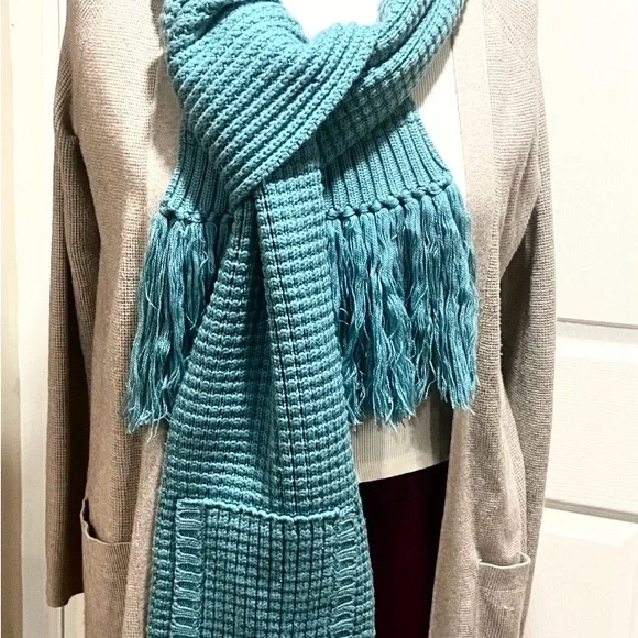 Turquoise lululemon woven scarf with‎ fringe and hand-warming pocket