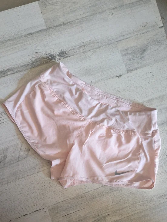 Nike Women's Light Pink Athletic Dry Fit Shorts Sz MEDIUM