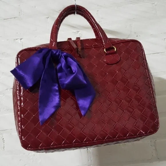 Estee LAUDER bag.