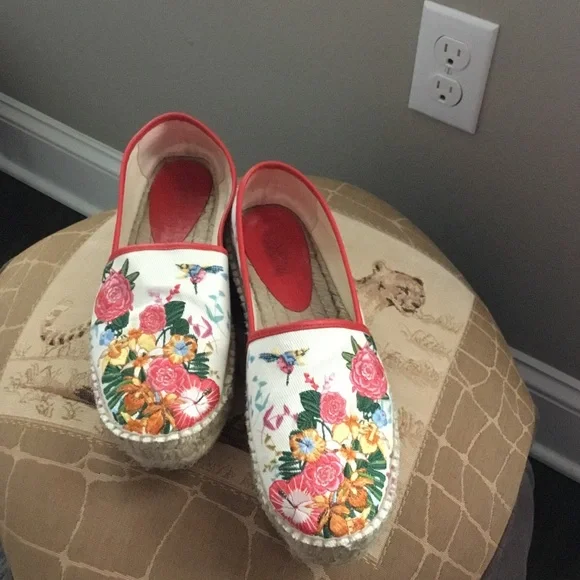 Johnny Was-EUC-Floral Espadrilles - Red and White