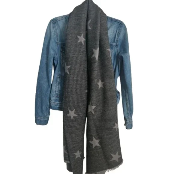 NWT Pretty Persuasions Reversible Gray Star Print Ripple Effect Scarf