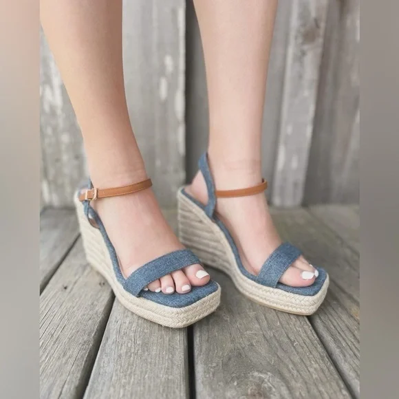 New York & Company Women's Unita Platform Wedge Sandal Blue/Tan