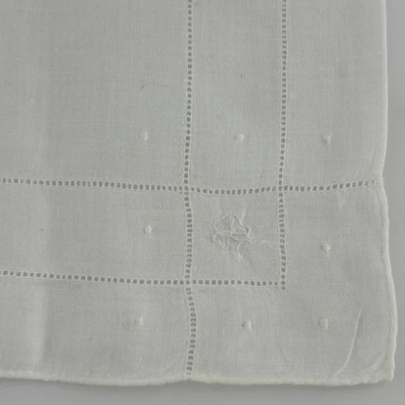 Vintage Embroidered White Linen Handkerchief Small Floral‎ Detail Delicate Trim