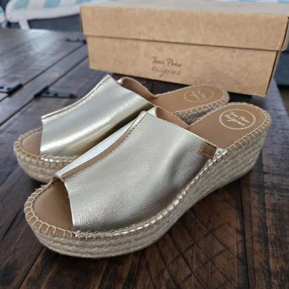 Toni Pons Ivonne Espadrille Leather Sandals. Color:Platinum. Size 8. New.