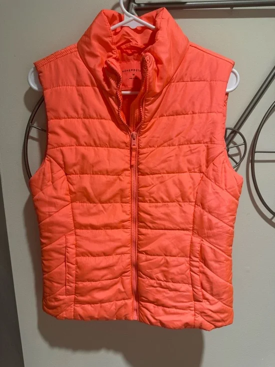Aeropostale Women's Coral Quilted Puffer Vest Size M Athleisure Activewear
