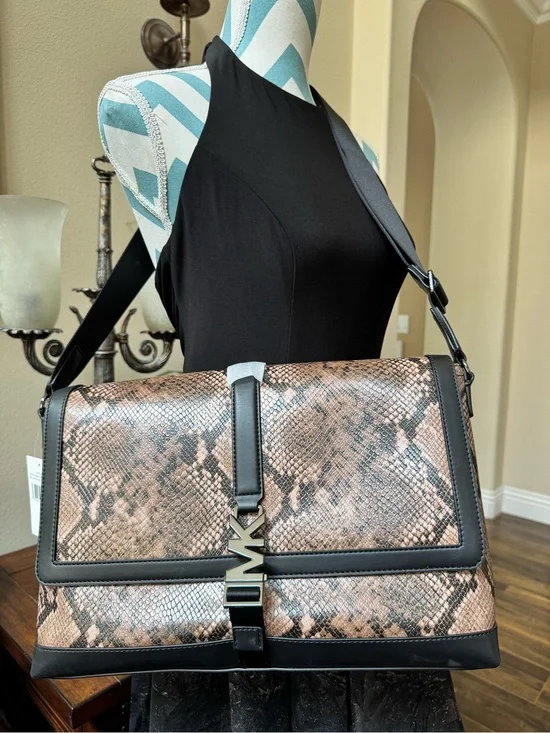 ✅NEW “MK” Driftwood Latch HW Slim Messenger Bag