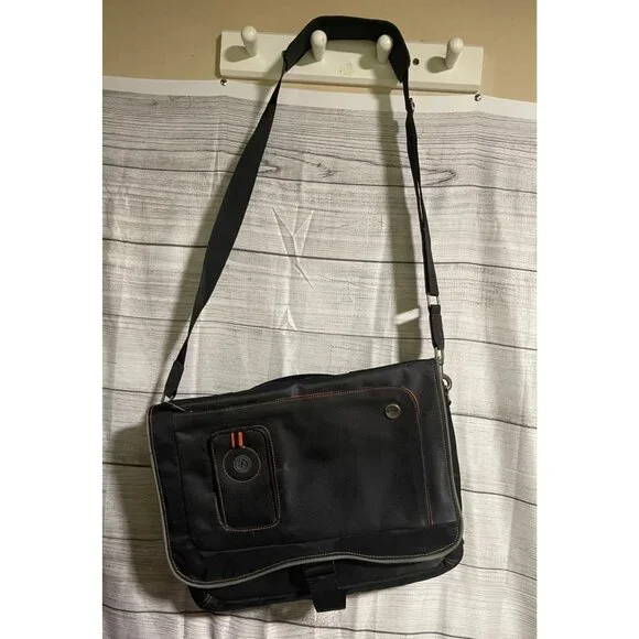 Targus Black Urban Messenger Laptop Shoulder Bag With Adjustable Strap