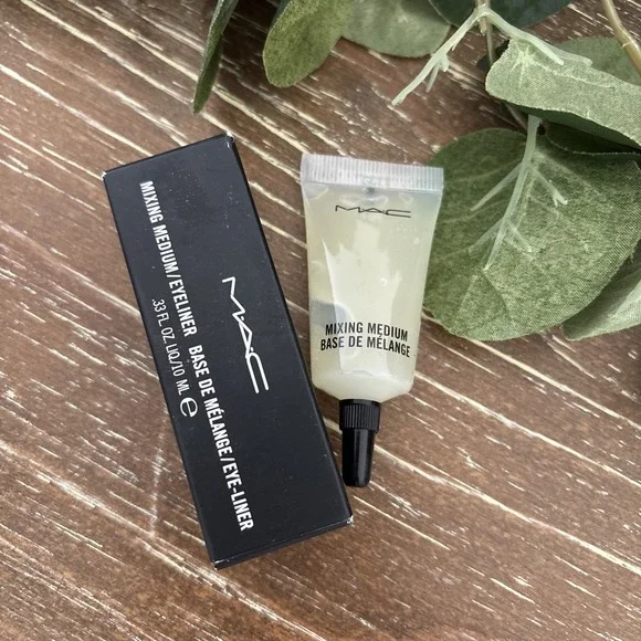 MAC mixing medium eyeliner new in box .33oz
