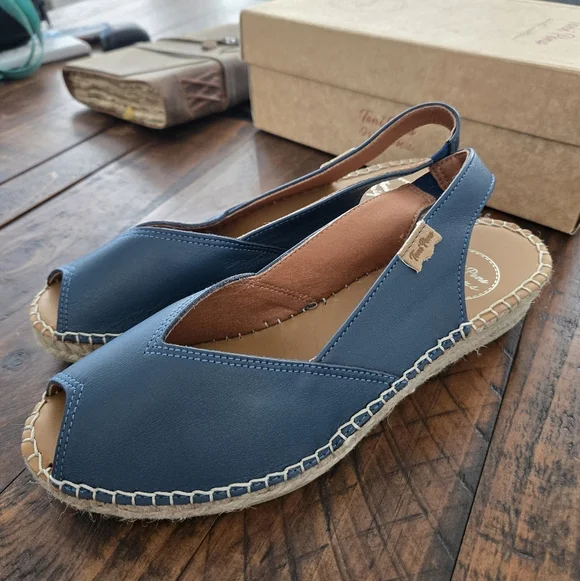 Toni Pons Bernia Women's wedge espadrilles in leather. Color: Ocean. Size US 7.5