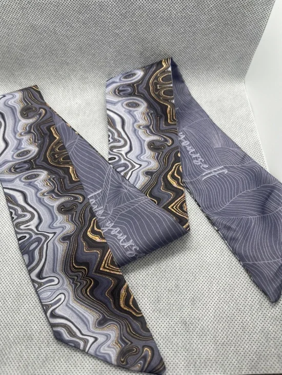 Marble-Print Necktie in Gray with Gold Accents