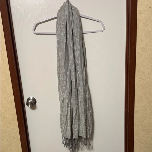 Elegant Gray Textured Scarf