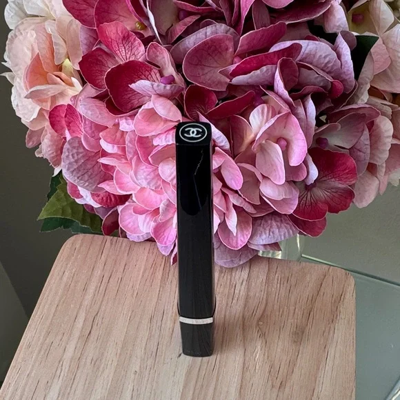 Authentic CHANEL Liquid Eyeliner Black