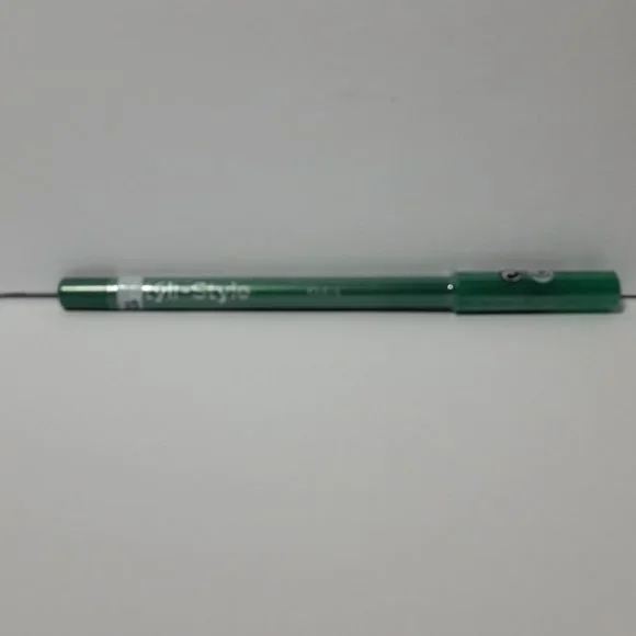 2 Styli Style Line & Seal Waterproof Eyeliner Green