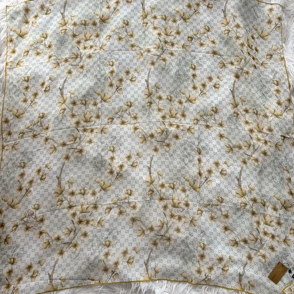 Gucci 100% silk luxury floral blossom print GG scarf ‼️LAST ONE LEFT (hijabi)