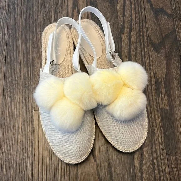 Papanatas NWOT with real fur Pom poms