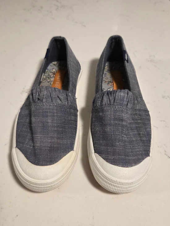 Rocket Dog Blue Chambray Slip-On Sneaker. Size 6